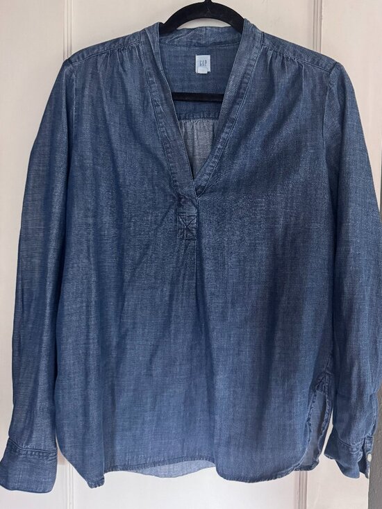 GAP Tops - GAP Women's V-Neck Popover Denim Tunic Shirt in Tencel Small Petite